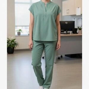 Figs women's Eucalyptus FREEx™ Rafaela - Oversized Scrub Top